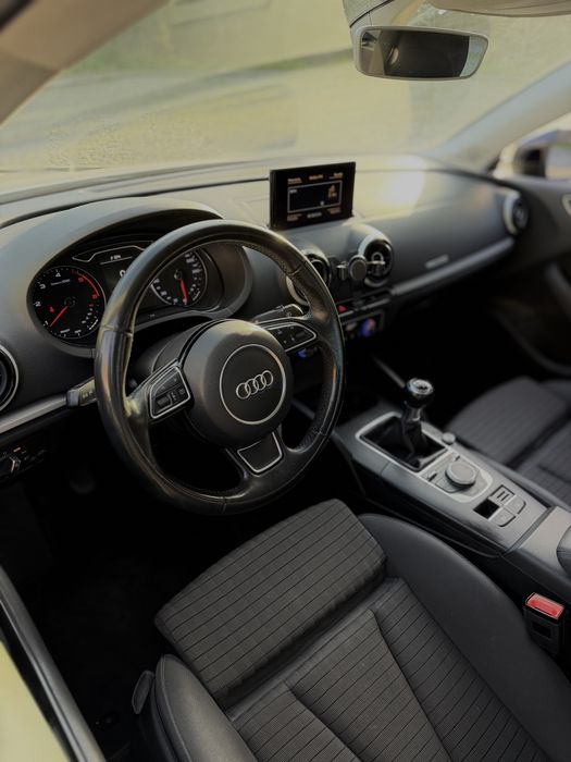 Audi A3 Limousine 1.6 TDI S-LINE kit RS3