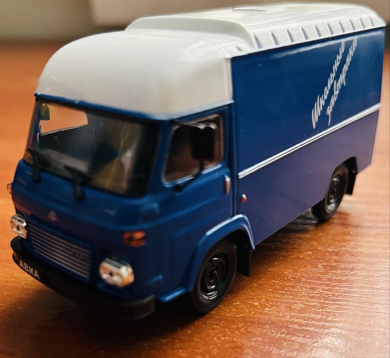 Модель автомобиля 1:43