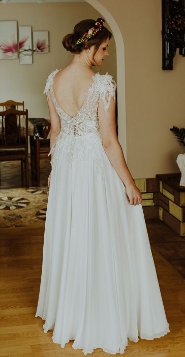 Lekka i zwiewna suknia ślubna (38/40)