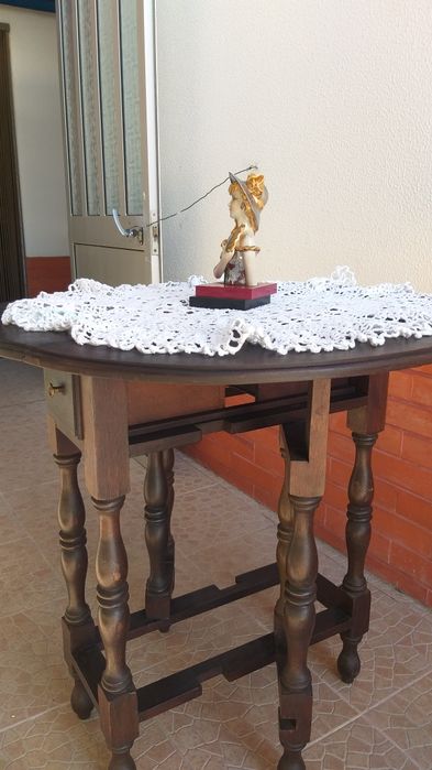 Mesa antiga desdobrável