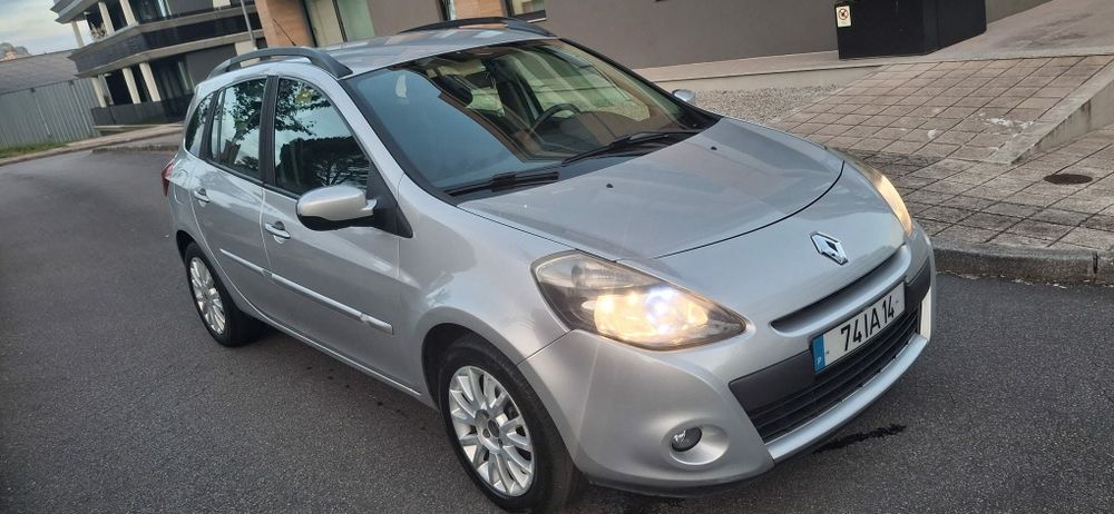 Renault clio break 
Ano 2009
1.5 disel.
300 mil kms 
Impecável em todos aspectos 
Sem nada apontar 
Revisoa efectuada 
Duas chaves 
Arcondicionado 
Vi