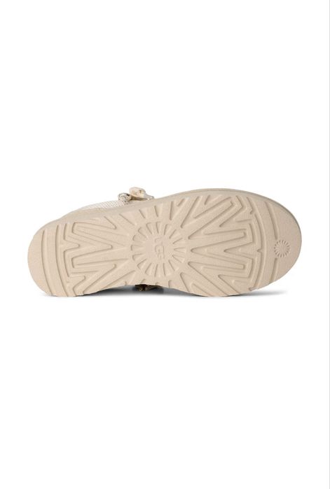 Продам женские кроссовки UGG, размер 39