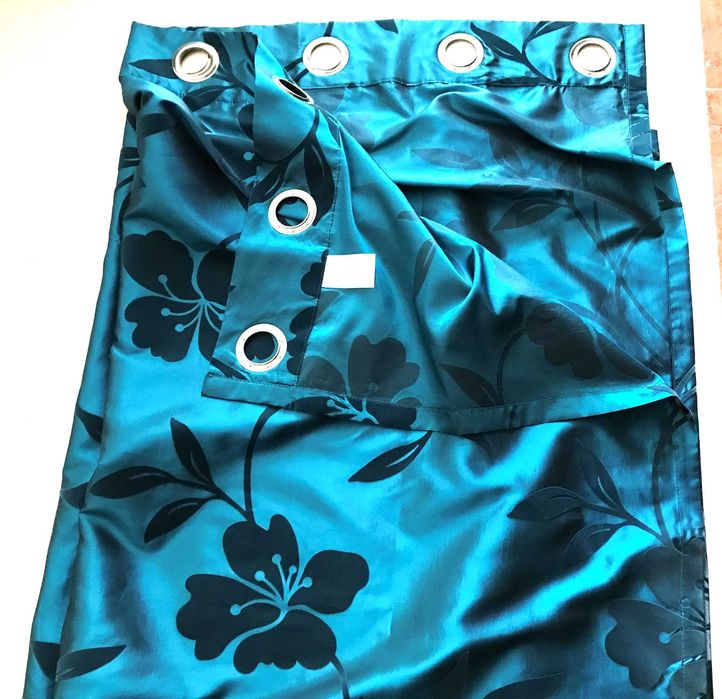 Cortinados tipo cetim azul com veludo preto