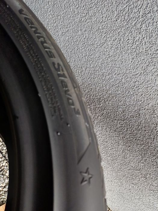 205/45/17 Sprzedam parę opon letnich Hankook