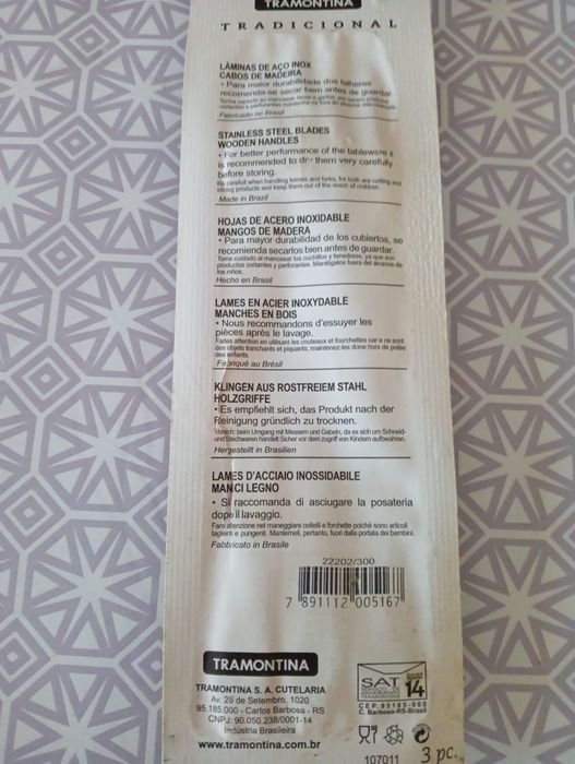 Conjunto de três garfos  Tramontina.

- Cabos e