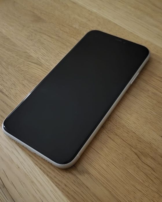 iPhone 11 64 gb stan praktycznie idealny