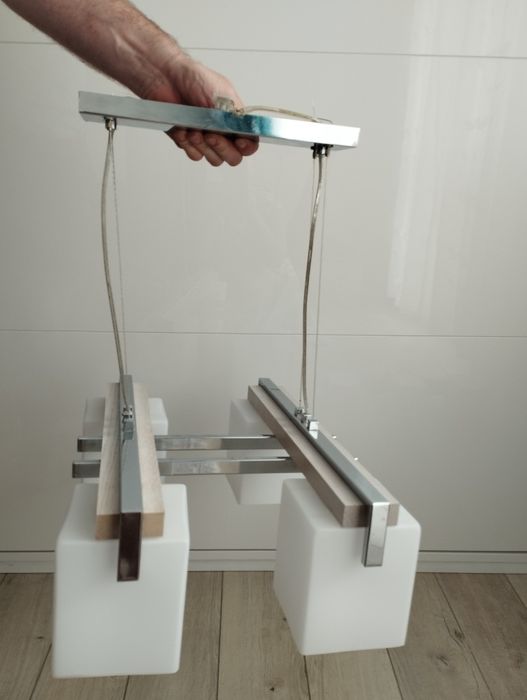 Lampa wisząca 4 klosze biel drewno