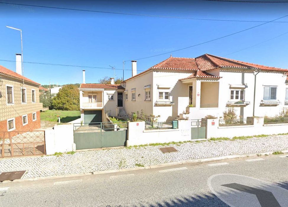 Arrenda-se moradia em Minde