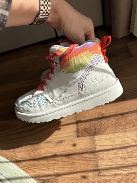 Кросівки UGG стильні і комфортні, оригінал 39 розмір