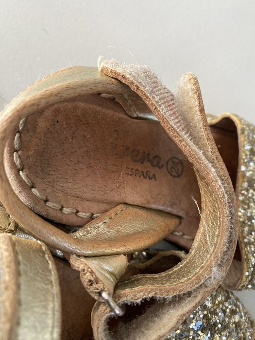 Złote baletki espadryle znodkrytymi palcami 24