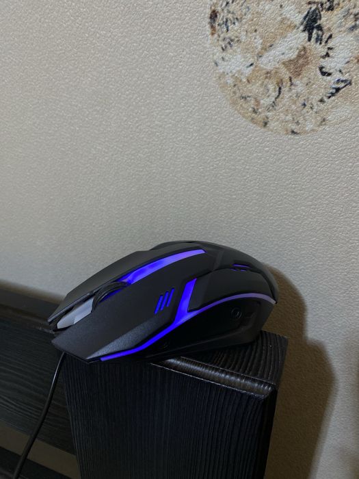 Компʼютерна ігрова миша з підсвічуванням