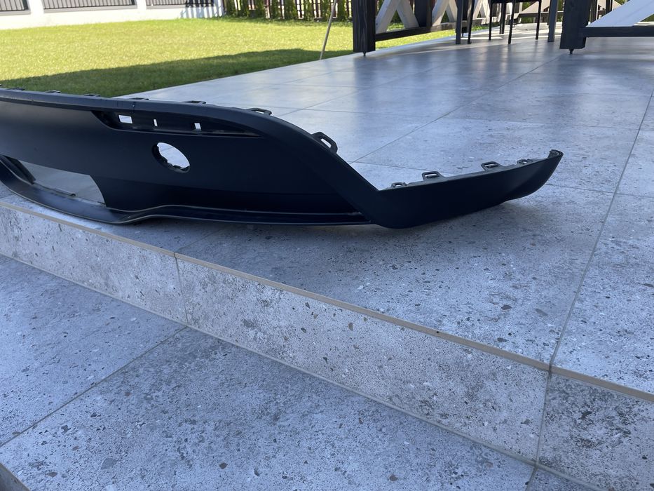 Нижня губа накладка заднього бампера Tesla Model Y