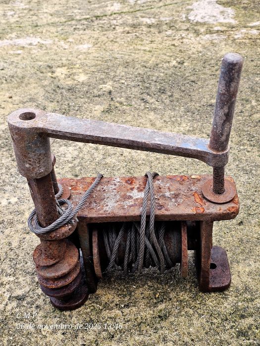 Vendo Sarilho de Poço de água para pendurar bomba de água ou motor