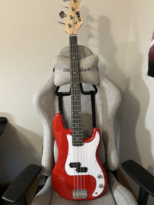 Elektryczna gitara basowa MAX music