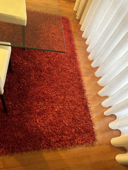 Carpete de sala vermelha