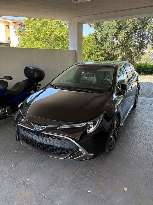 Toyota Corolla Touring Sports 2.0 Hybrid Luxury White