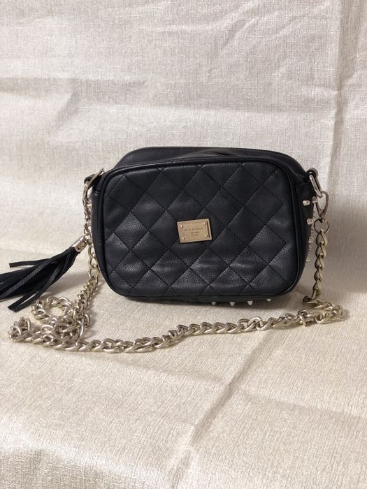 Сумка кросс боди с шипами