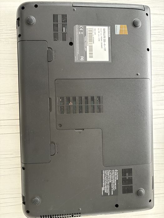 Toshiba i3 + SSD 240GB – Rápido – Ericeira