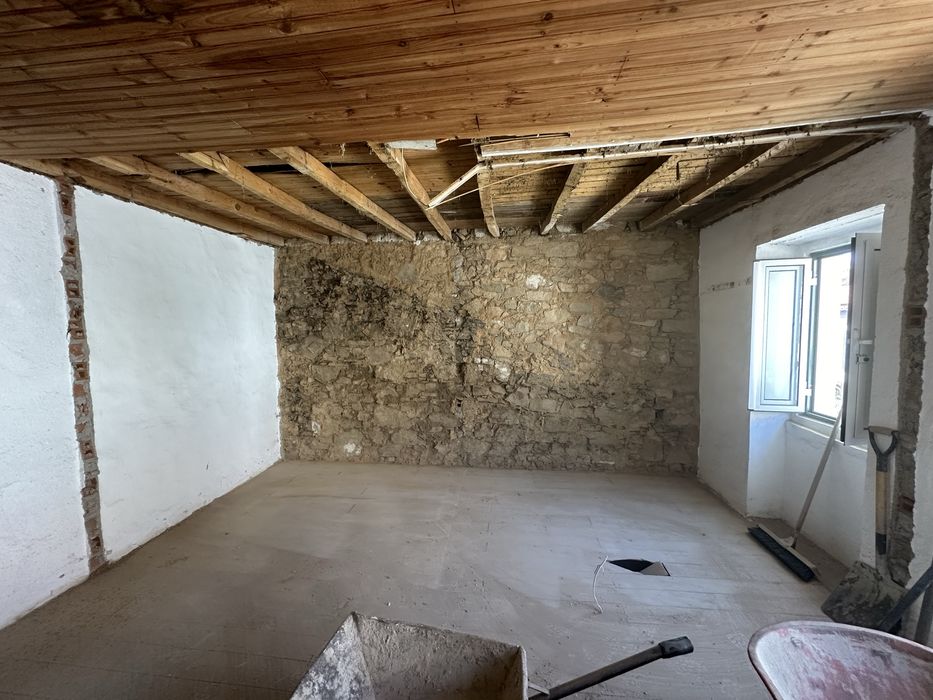 Vendo 2 casas em estado de ruína mais terreno com 1.000m2!