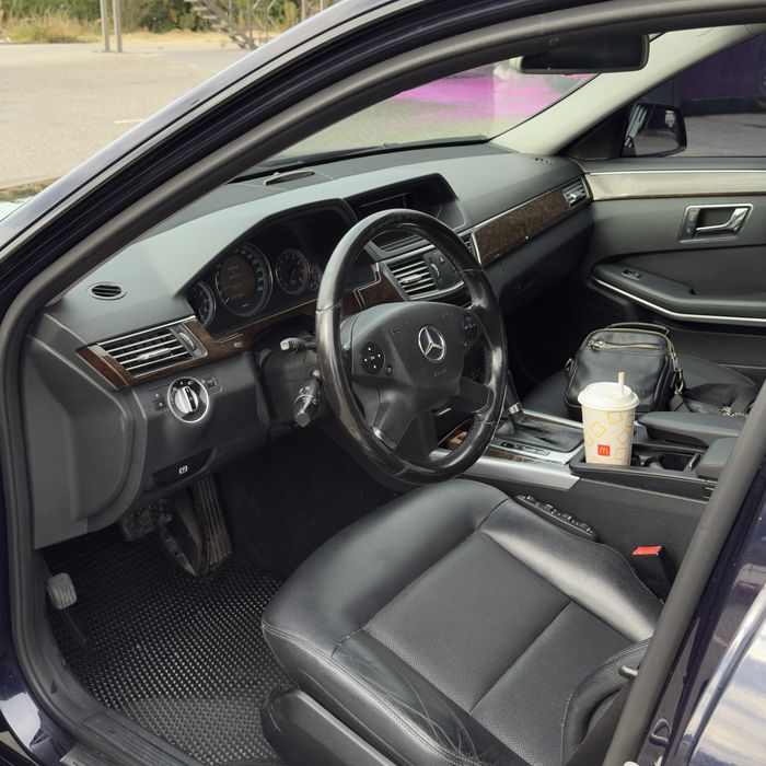 Mercedes 212 2011