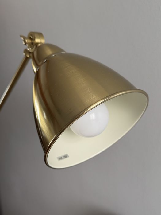 Candeeiro de pé dourado