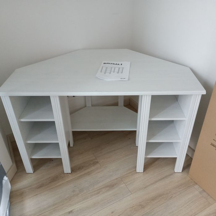 Стіл кутовий фірми ІКЕА