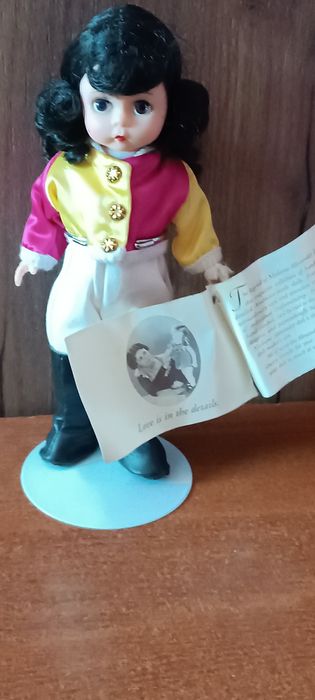 Продам ляльку фарфор