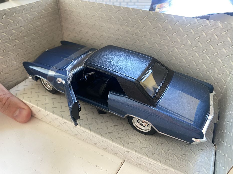 Maisto 1965 Buick Riviera Gran Sport 1:26 Нова Колекційна машинка