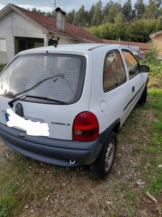 Opel Corsa avariado