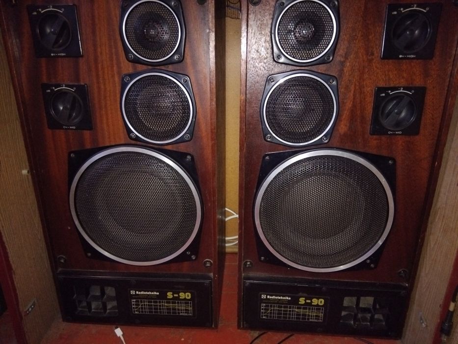 Колонки Радиотехника S- 90 (212) редкие, зеркальные.