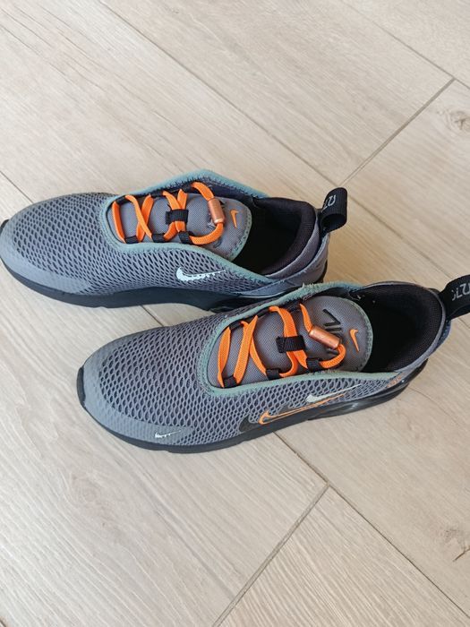 Кроссовки Nike AIR MAX 270 Eur35

Кросівки Nike Air Max 270