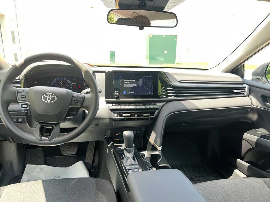 Toyota Camry      2025