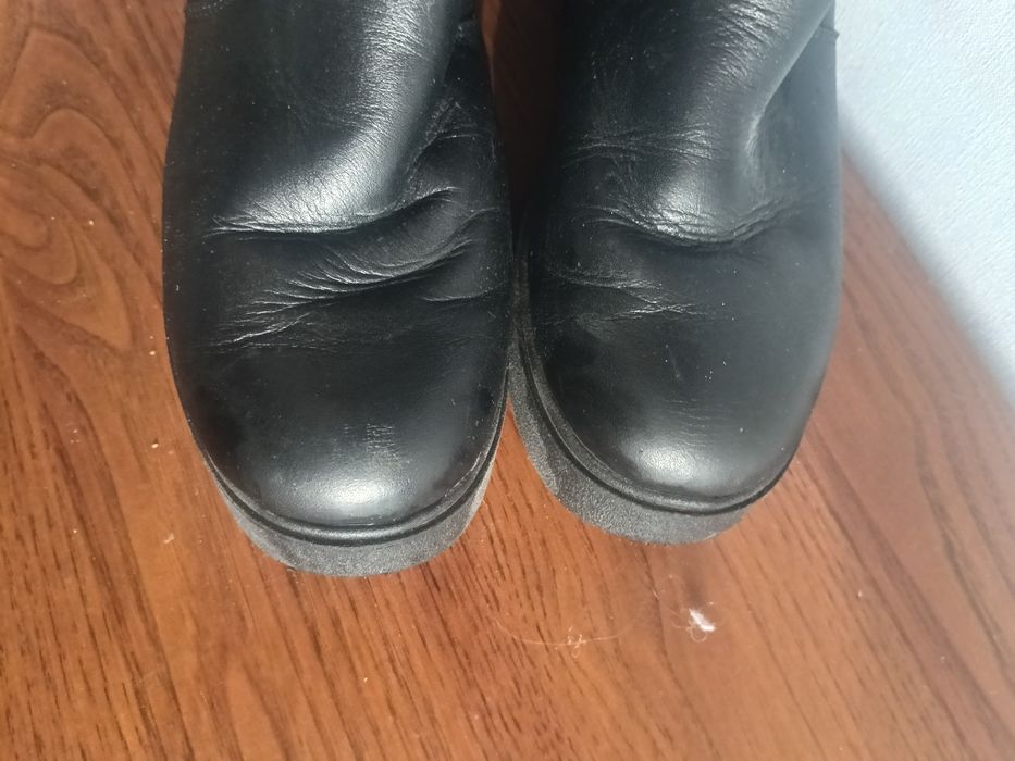 Продам жіночі чорні зимові чоботи бу 40