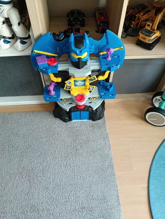 Brinquedo batcaverna do batman