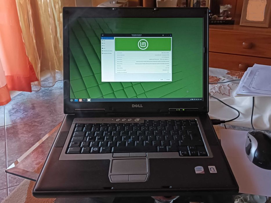 Portátil Dell Latitude D830