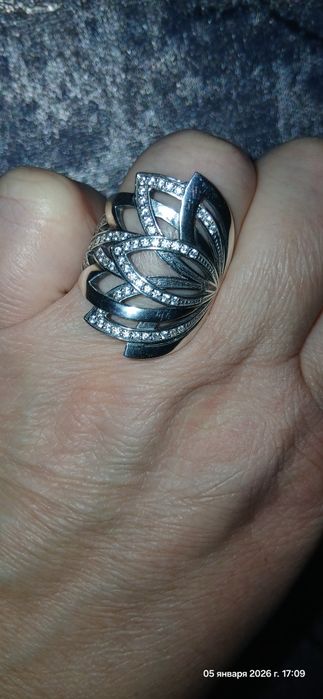 Продам, абсолютно новое серебряное кольцо.