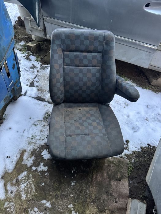 Продам пластик салона мерседес вито 638 оригинал