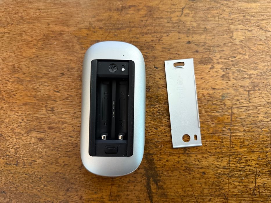 Apple Magic Mouse bluetooth A1296 (pilhas AA)