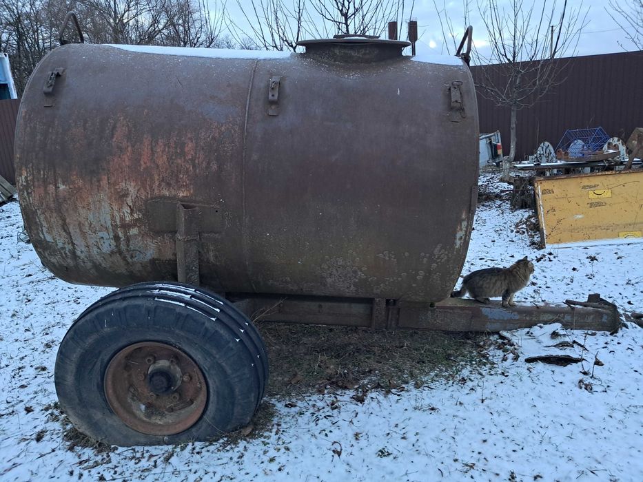 Продам причіпну бочку обємом.