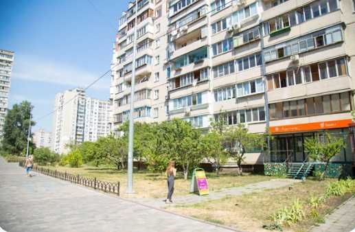 Продається нежитлове фасадне приміщення на Троєщині - 101,6 м2