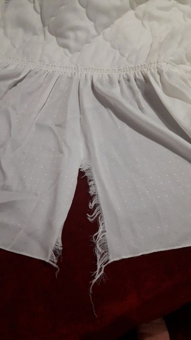 White bedspread with ruffles64739326282498126
