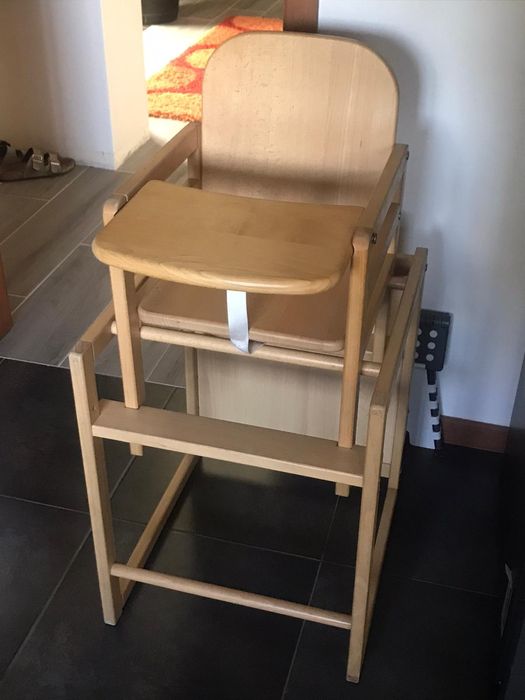 Cadeira alto para criança (transforma-se em mesa e cadeira)