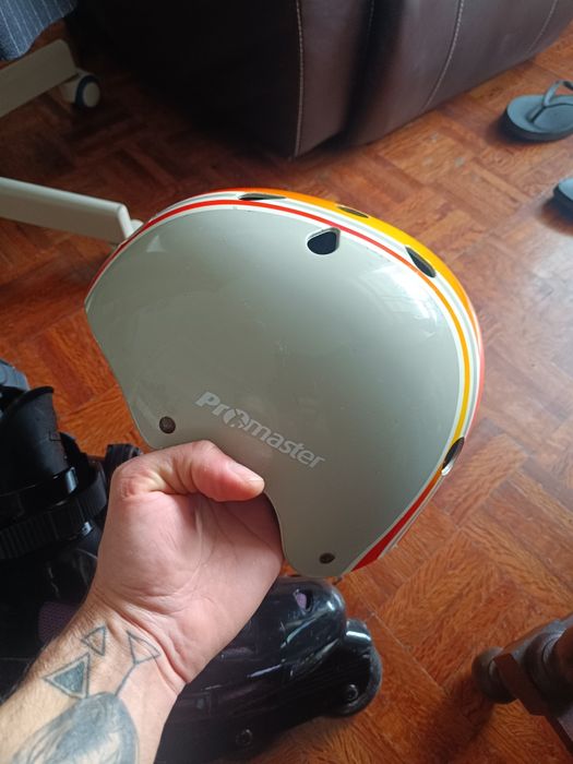 Patins adulto e capacete