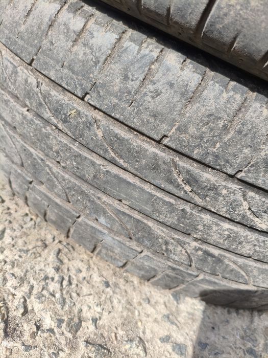 Bridgestone dueler h/p 215/60/17
