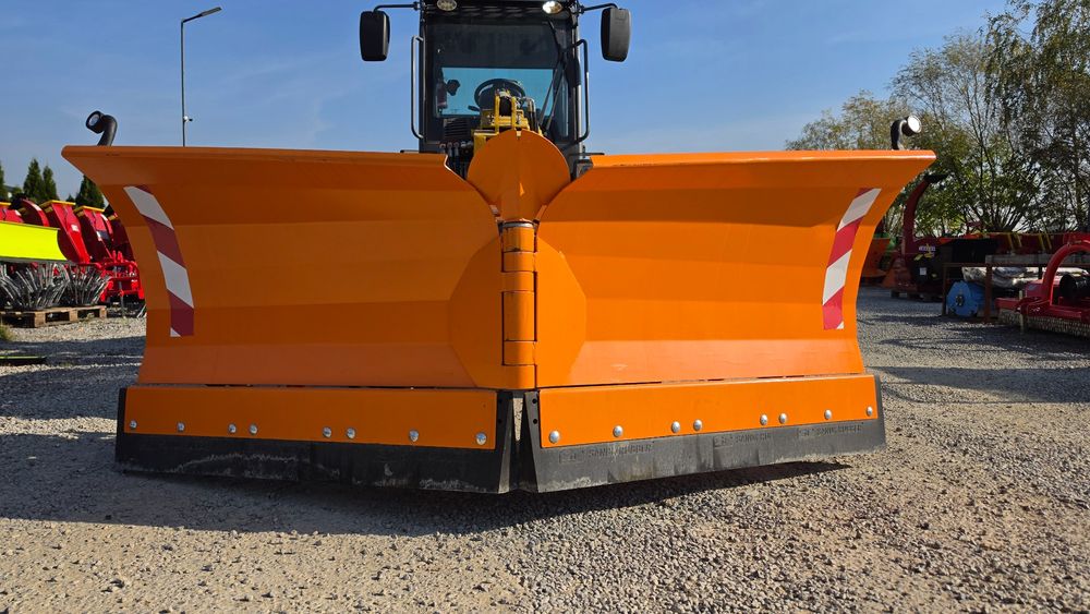 Pług VOLANT na parking i plac, warianty 2,5-3,2 m