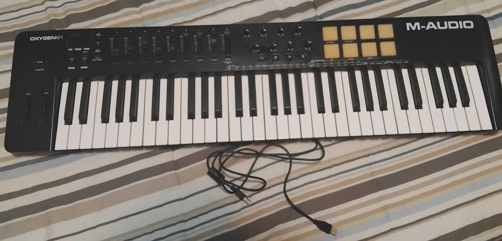 Teclado Oxygen 61 M -Audio