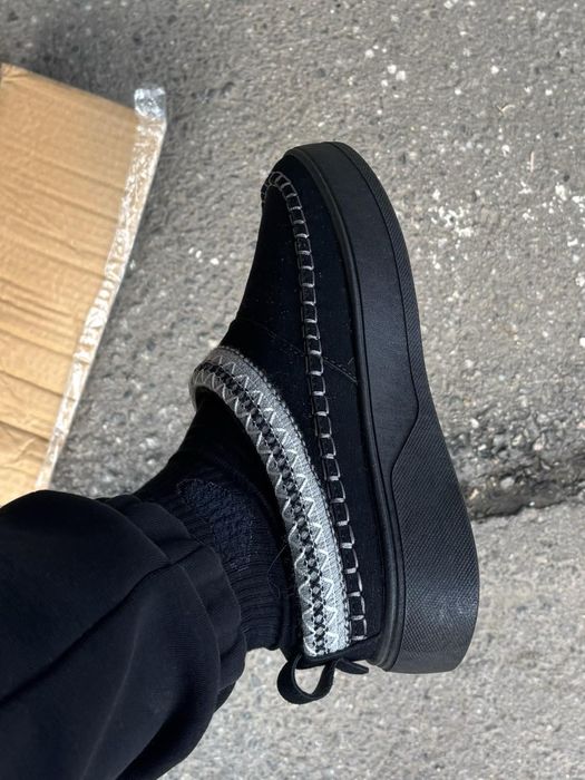 Угги уггі тапки шльопки жіночі капці чорні