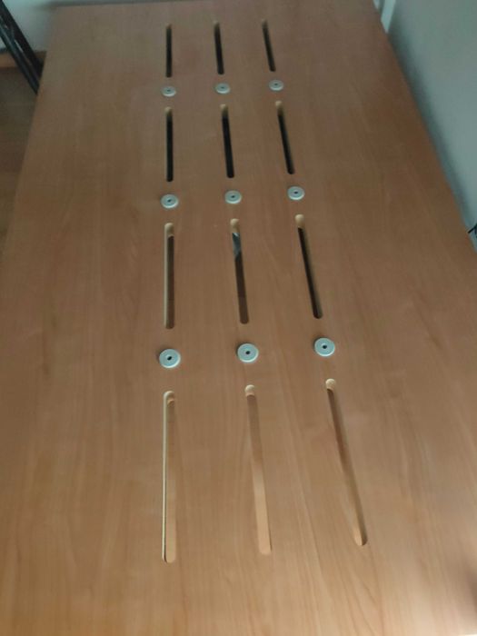 Base/cama em madeira