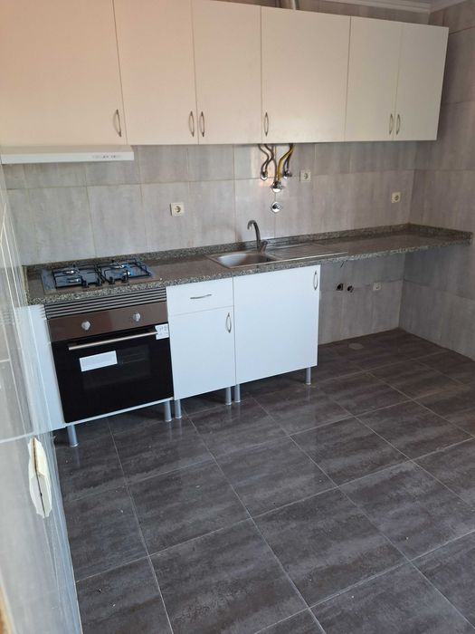 Apartamento T3 perto Centro Comercial Ubbo