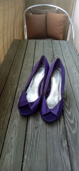 Damskie buty na obcasie Reserved